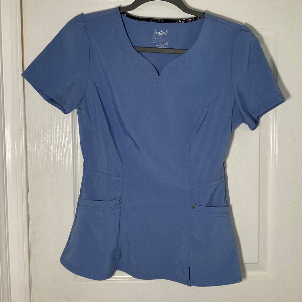 HeartSoul XS Petite Ciel Blue Shortsleeve Scrubs with Beautiful Neck Line in Exc